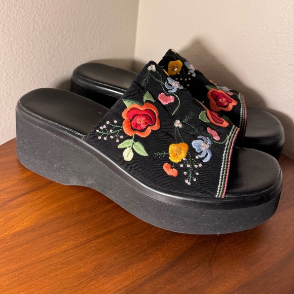 Boho Ipanema Chunky Embroidered Beaded Slide Sandals Size 8.5 - Picture 1 of 10